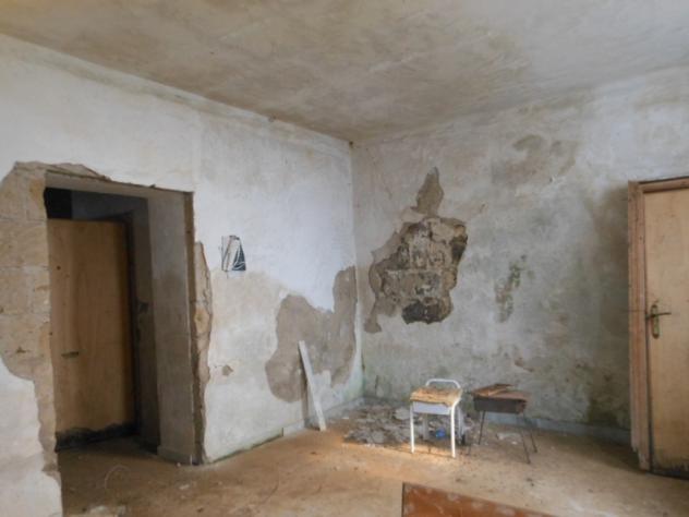 Casa indipendente affiancata per un lato su due livelli per un totale di mq 80 con terreno circostante di mq 3.000 - Foto 8