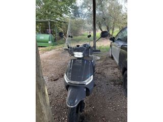 # KEEWAY ISKIA 125 – 8.700 KM – TAGLIANDATO – PARABREZZA + CASCO