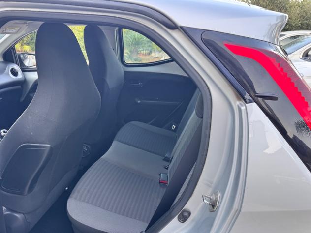 Toyota Aygo 1.0 VVT-i 69 CV 5 porte x-business MMT - Foto 10