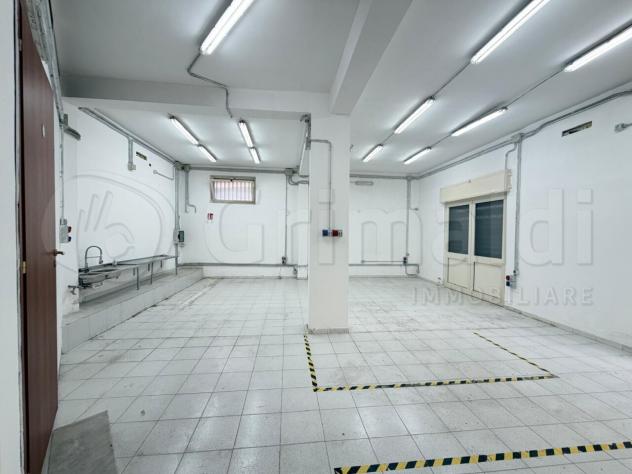 Laboratorio in vendita a Giugliano in Campania