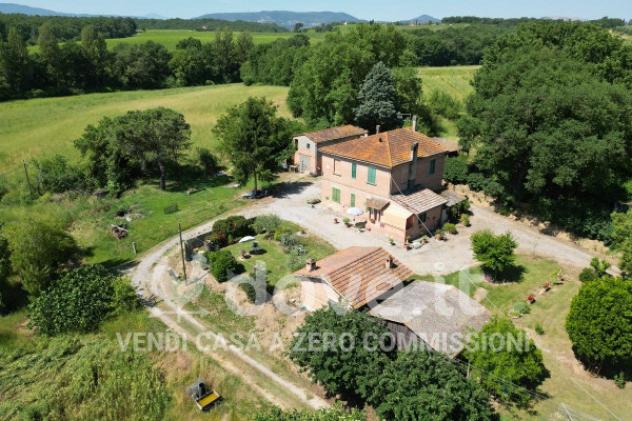Rustico / Casale di 120 m² con 4 locali in vendita a Montepulciano