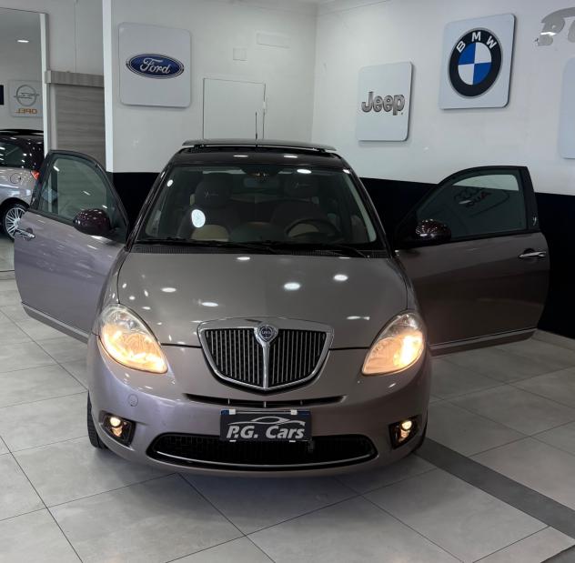 Lancia Ypsilon 1.3 MJT 75 CV Platino