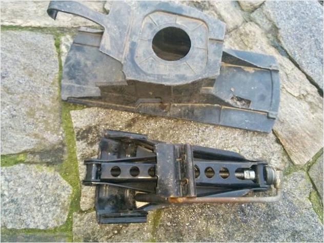 Cric per auto con custodia Usato - Foto 2