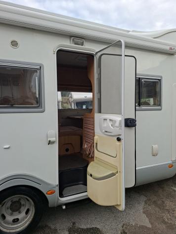 CAMPER ELNAGH FORD MANSARDATO 7 POSTI DOPPIA DINETTE LETTI CASTELLO FOTOVOLTAICO GEMELLATO POSTERIORE CLIMATIZZATORE CAMPEGGIO USATI GENERALI 1822 - Foto 7