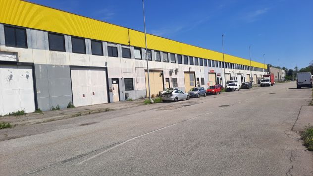 CAPANNONE IN VENDITA CERCASIIIIIIIIIIIIIIIIIIIIIIII DI 250 MQ. A CESANO BOSCONE - Foto 2