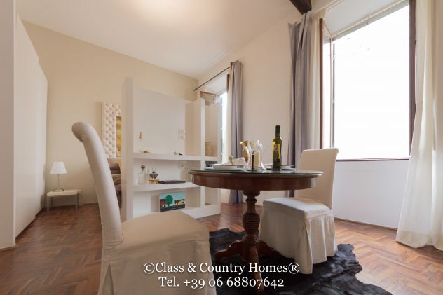 Centro Storico: Esclusivo Pied-à-terre in Via Giulia, Piano Alto con Ascensore - Foto 7