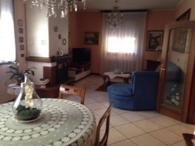 Villa di 300 m² con 5 locali e box auto in vendita a Novi di Modena - Foto 3