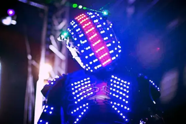 Robot Luminosi LED & Laser Show Performer - Foto 2