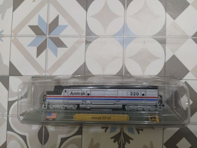 R30 - GIOCATTOLI - MODELLINI LOCOMOTIVE