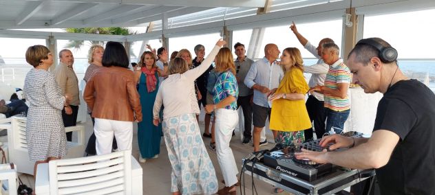 DJ PER FESTE PRIVATE: 18°,COMPLEANNI &amp; CERIMONIE,MATRIMONI ED EVENTI+FOTOGRAFIA - Foto 2