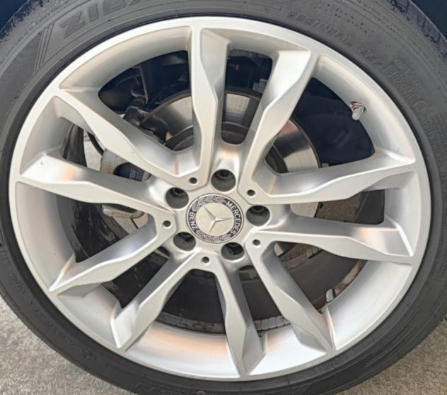 4 CERCHIO ORIGINALI MERCEDES DA 19 COMPLETI DI GOMME IN OTTIME CONDIZIONI