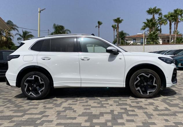Volkswagen Tiguan R-Line 2.0 TDI 150CV DSG Tetto - Foto 7
