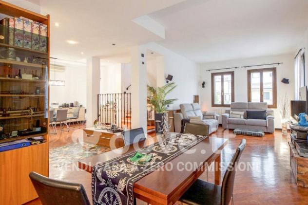 Villa di 245 m² con 4 locali in vendita a Bresso
