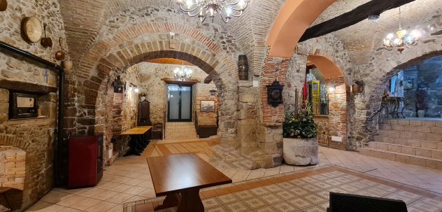 VENDESI LOCALE CURATO NEI MINIMI PARTICOLARI IN VICO DELLE PIGNE, 2 - VENOSA - Foto 5