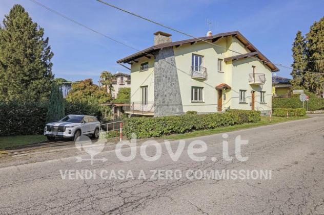 Casa indipendente di 209 m² con 5 locali e box auto doppio in vendita a Laveno-Mombello - Foto 2