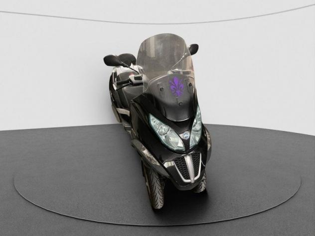 Piaggio MP3 300 .