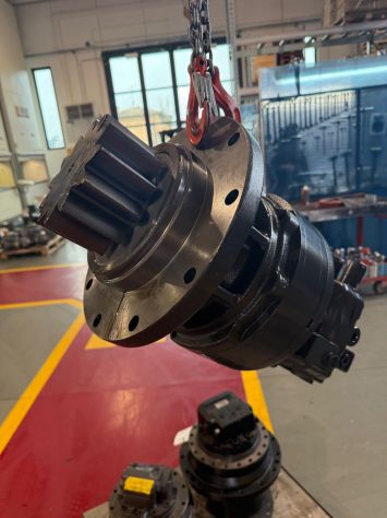 Motoriduttore per miniescavatore Case CX30 - Foto 3