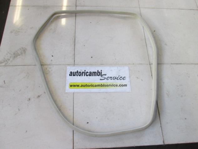 2117300478 GUARNIZIONE PORTA POSTERIORE DESTRA MERCEDES CLASSE E 280 W211 3.2 D 130KW AUT 5P (2004) RICAMBIO USATO