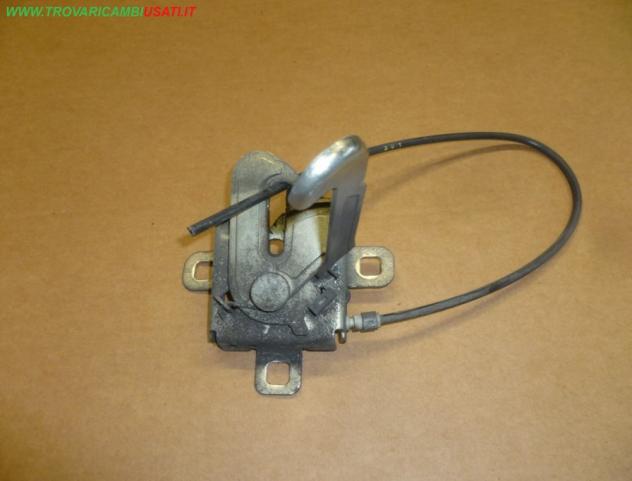 SERRATURA COFANO ANT. FIAT PUNTO (199-2Y/4C/3X)  Carrozzeria  Lamierati esterni  Cofano  Serratura cofano FIAT - GRANDE PUNTO - 01-09-2005 - 01-12-201