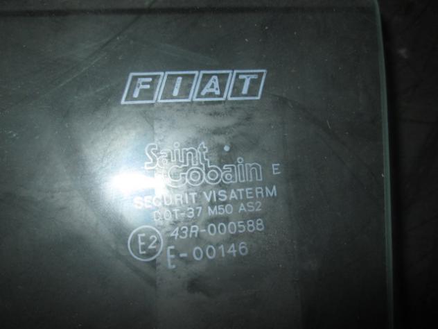 4415509 VETRO SCENDENTE PORTA ANTERIORE SINISTRA SAINT GOBAIN FIAT 131 1.6 B RICAMBIO NUOVO AZZURRO - Foto 2