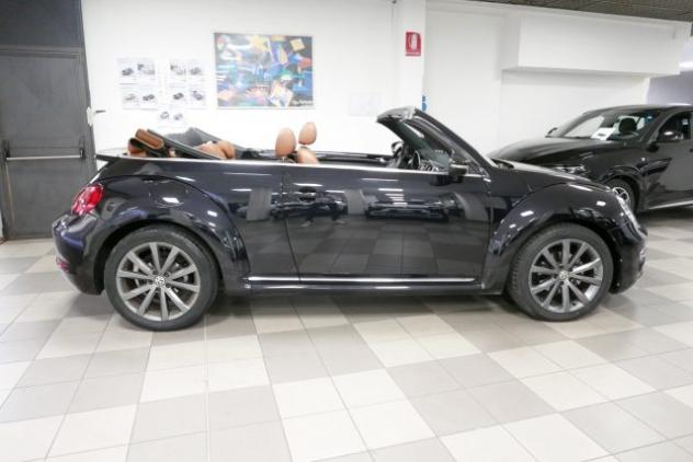 VOLKSWAGEN Maggiolino Cabrio 2.0 TDI DSG Design BlueMotion Technology rif. 24167440 - Foto 2