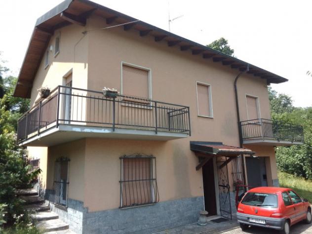 Villa di 213 m² con 4 locali e box auto in vendita a Orino