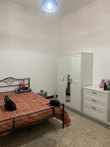 Affittasi a studentessa, camera ampia e luminosa