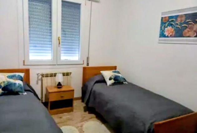 Dal 1 di Agosto 2 camere arredato a mira uso ditta