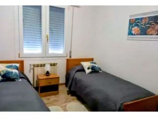 Dal 1 di Agosto 2 camere arredato a mira uso ditta