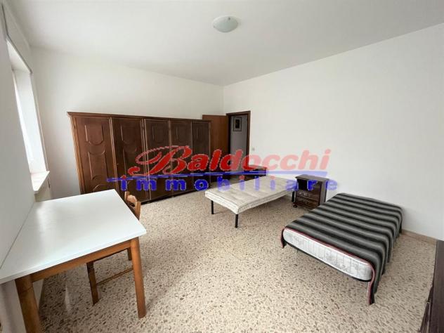 URBINO - Ampio quadrilocale con garage