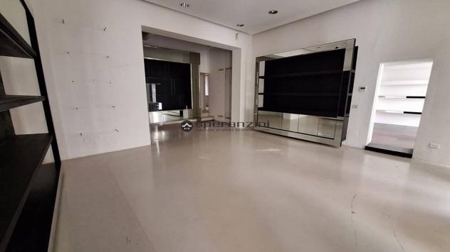 CENTRO STORICO: Nel cuore pulsante di fano, in una delle vie più prestigiose del centro storico, proponiamo in affitto un locale commerciale di grande - Foto 11