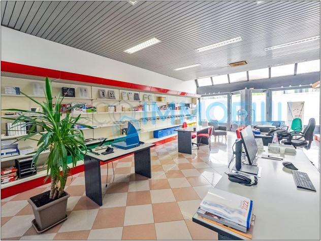 NEGOZIO PESCARENICO - Foto 4