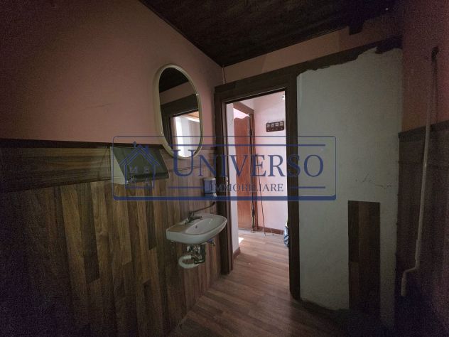 PICCOLO NEGOZIO CON UNA VETRINA SU STRADA LIBERO SUBITO - Foto 8