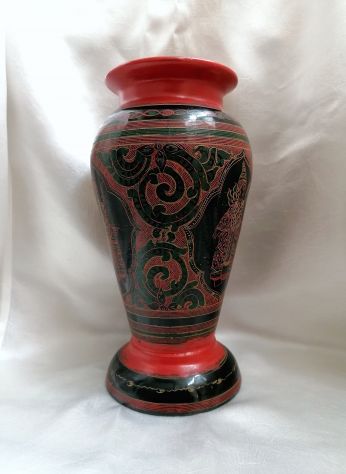 ANTICO VASO CERIMONIALE IN LEGNO LACCATO E FINEMENTE DECORATO, BIRMANIA. - Foto 2