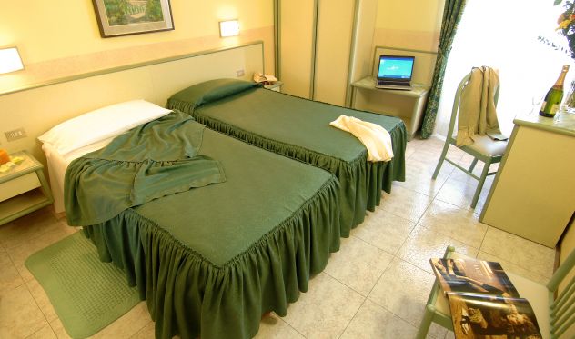 Arredo camere in ottime condizioni - Foto 8