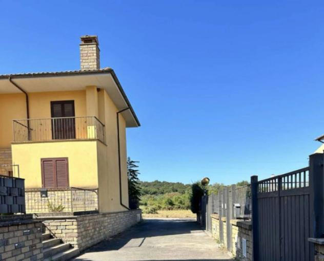 Immobile in asta di 181 m² con più di 5 locali e box auto in vendita a Barbarano Romano - Foto 4