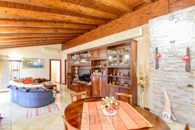 Villa di 177 m² con 4 locali e box auto doppio in vendita a Seregno - Foto 2