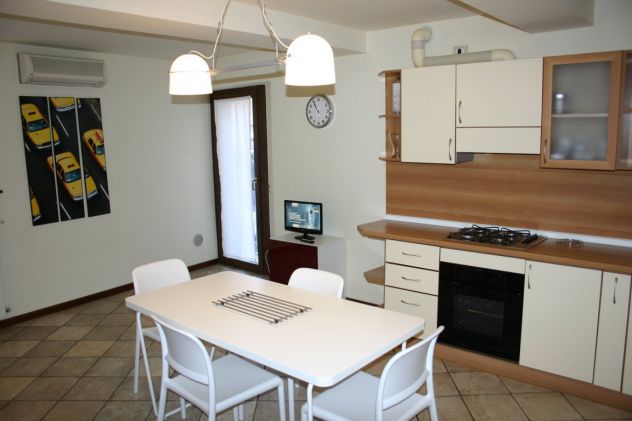 SOLO A STUDENTI affittasi appartamento trendy Termoautonomo con