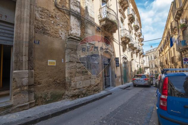 Locale Commerciale in vendita a Caltagirone