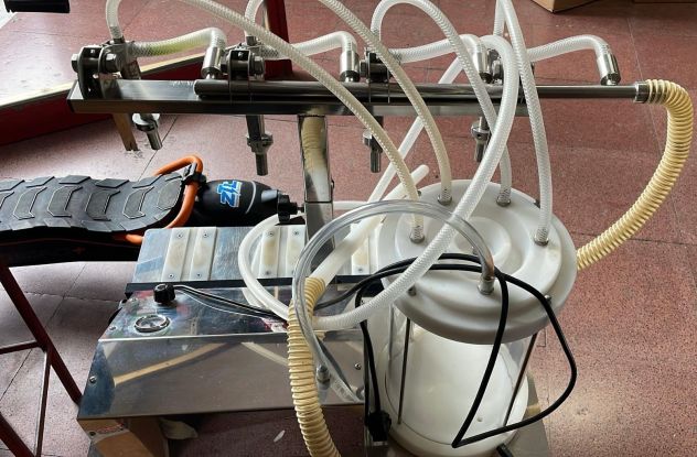 Imbottigliatrice 4 Becchi Riempitrice Tenco Enolmaster Usata - Foto 3