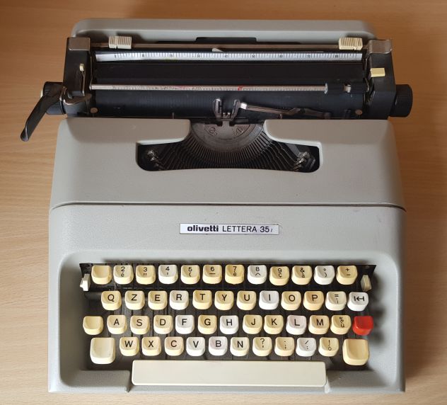 Macchina da scrivere manuale Olivetti LETTERA 35