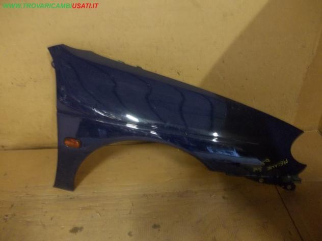 PARAFANGO ANT.D. BLU PASTELLO RENAULT MEGANE 5p / Coach / Classic / SW / Scenic  Carrozzeria  Lamierati esterni  Fiancate  Parafango ant. RENAULT - ME