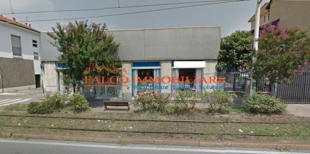 VENDESI NEGOZIO MULTIVETRINE DI 340 MQ ca. - Foto 2