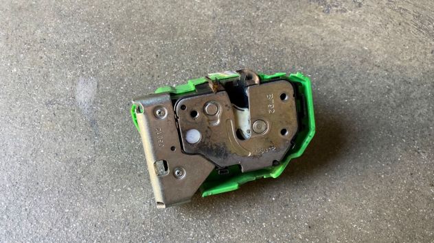 Chiusura centralizzata anteriore DX Alfa Romeo Giulietta del 2015 (50511843) - Foto 2