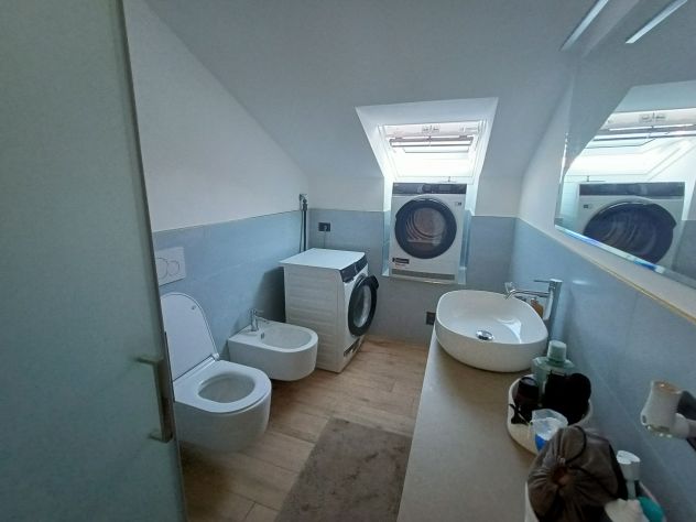 Mansarda ampia superficie finiture di pregio - Foto 8
