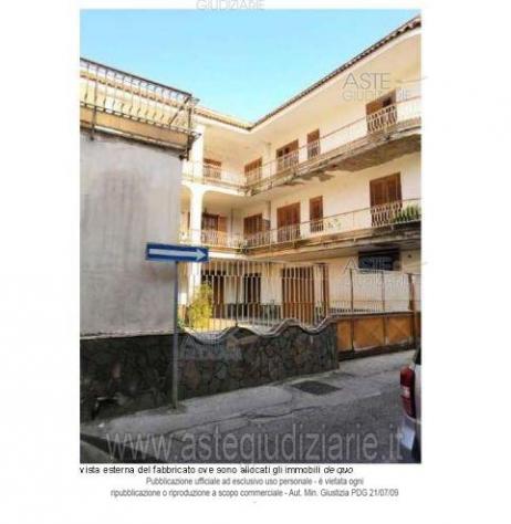 IMMOBILI-IMMOBILE COMMERCIALE-VIA SANT'ANTONIO ABATE, 48