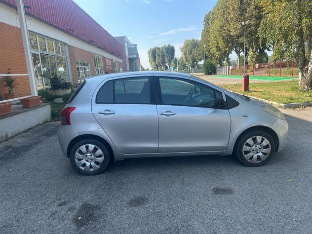 Toyota Yaris 1.0 5 porte - Foto 2
