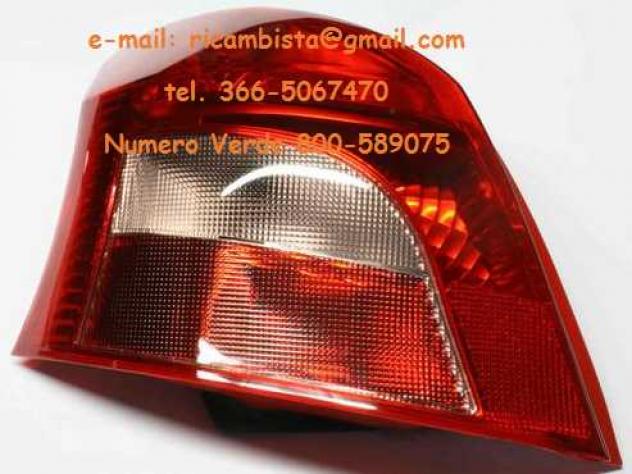 Toyota Yaris faro posteriore 81561-0D010 815610D010