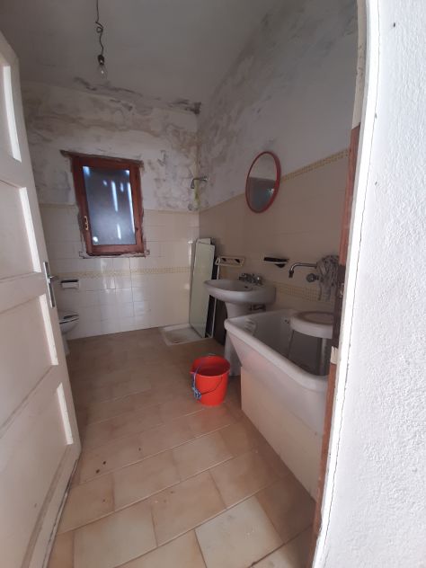 VILLETTA INDIPENDENTE IMMERSA NEL VERDE CON AMPIO TERRENO - Foto 6