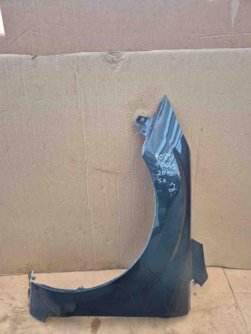 PARAFANGO ANTERIORE SINISTRO FORD Focus Berlina 4° Serie (0811)